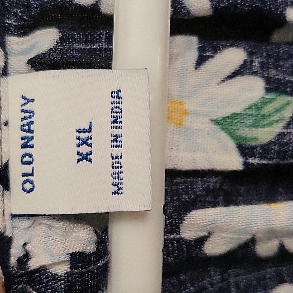Scoop neck old navy flower top - Picture 5 of 6